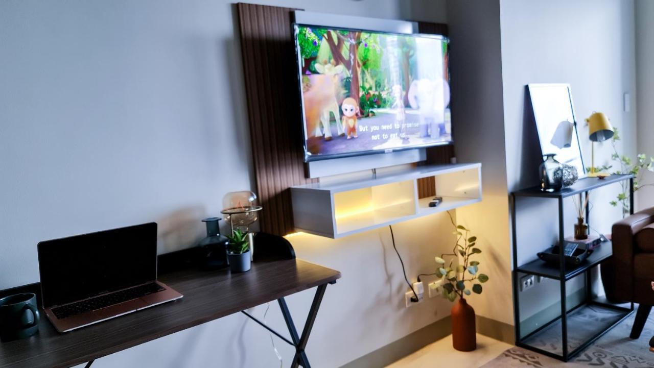 Luxe Bonifacio Global City Taguig Uptown Condo Hotel 1 Bedroom Suite Exterior foto