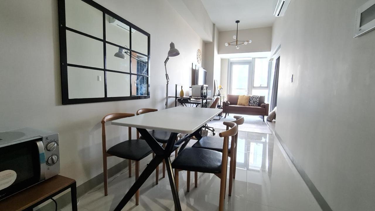 Luxe Bonifacio Global City Taguig Uptown Condo Hotel 1 Bedroom Suite Exterior foto